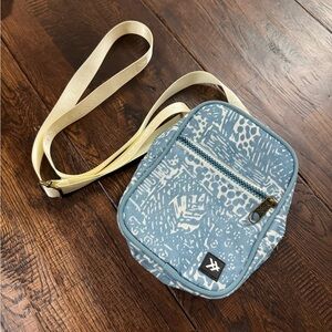 Thread Wallets Blue Patterned Crossbody Bag